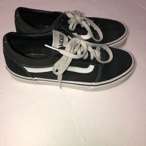 𝅺vans old skool black low sneakers 3.5y/5 women